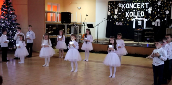Taniec z lampionami podczas Koncert Kolęd 2023 r.