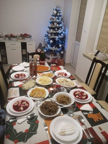Potrawy wigilijne prosto od Kgw ,,Kulesianki" To zwyczaje, tradycja i smak od pokoleń. Potrawy wigilijne prosto od Kgw ,,Kulesianki" To zwyczaje, tradycja i smak od pokoleń.
