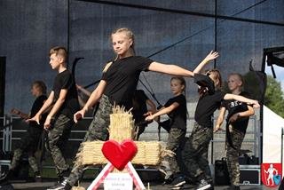 Występy taneczne dzieci na Festynie  Świętego  Bartłomieja 2021r.