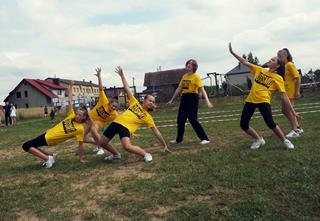 Tanecznym krokiem grupa ,,Cosmo''na Pikniku Rodzinnym 2021