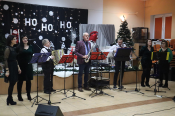 Zespół ,,Kulesianki Band "podczas uroczystej Wigilii KGW ,,Kulesianki" Zespół ,,Kulesianki Band "podczas uroczystej Wigilii KGW ,,Kulesianki"