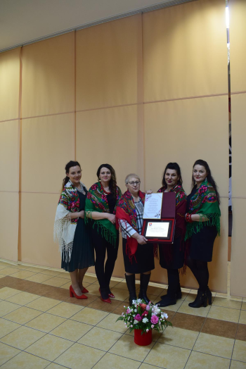 Podziękowanie dla Krysi za 10-letnią pracę na rzecz KGW ,,Kulesianki" Podziękowanie dla Krysi za 10-letnią pracę na rzecz KGW ,,Kulesianki"