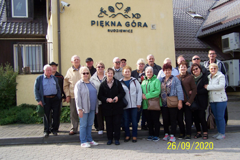 Seniorzy zwiedzają miasto uzdrowiskowe- Gołdap