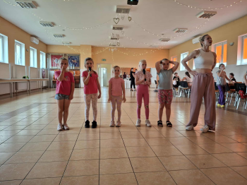 Śpiewaj i baw się!- zabawa w karaoke