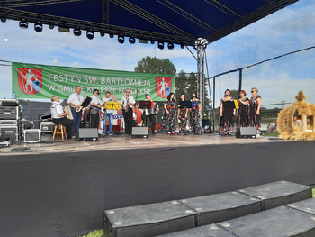 WYSTĘP ZESPOŁU PODCZAS FESTYNU ŚW. BARTŁOMIEJA WYSTĘP ZESPOŁU PODCZAS FESTYNU ŚW. BARTŁOMIEJA
