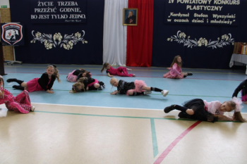 Występ Magnusi podczas obchodów patrona  Szkoły Podstawowej w Kuleszach koscielnych