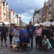 SENIORZY WYPOCZYWAJĄ ORAZ ZWIEDZAJĄ M.IN. ELBLĄG