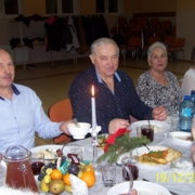 SENIORZY PRZY WIGILIJNYM STOLE